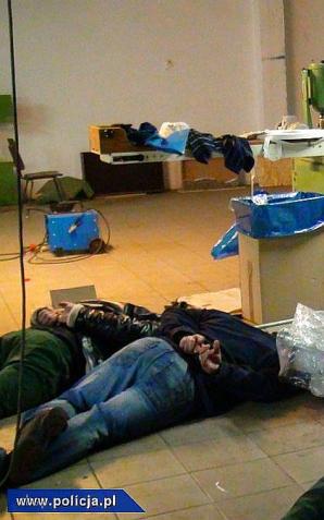 Mocne uderzenie CBŚP w przestępczość tytoniową. Siedem nielegalnych fabryk zlikwidowanych