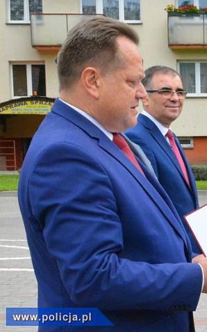 Uratowali tonącego i rannego z pożaru
