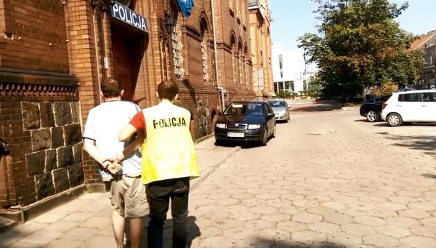 34-latek myślał, że spotka się z 14-latką. Czekali na niego policjanci!