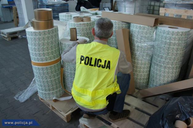 Łódź: Zlikwidowano drukarnię produkującą opakowania do lewych papierosów!